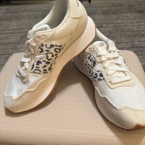 New Balance Womans shoes